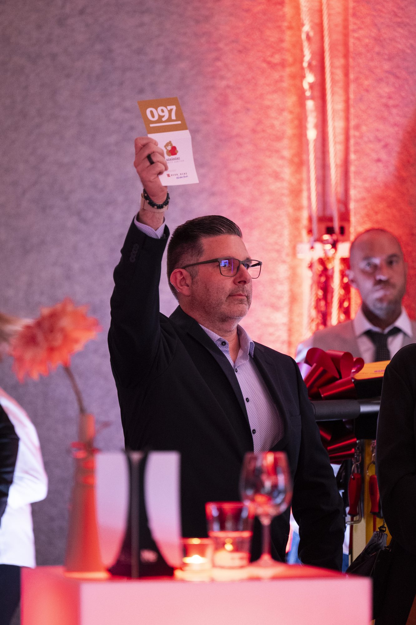 Copine76-Mitarbeitende beim Servieren des Flying Dinners